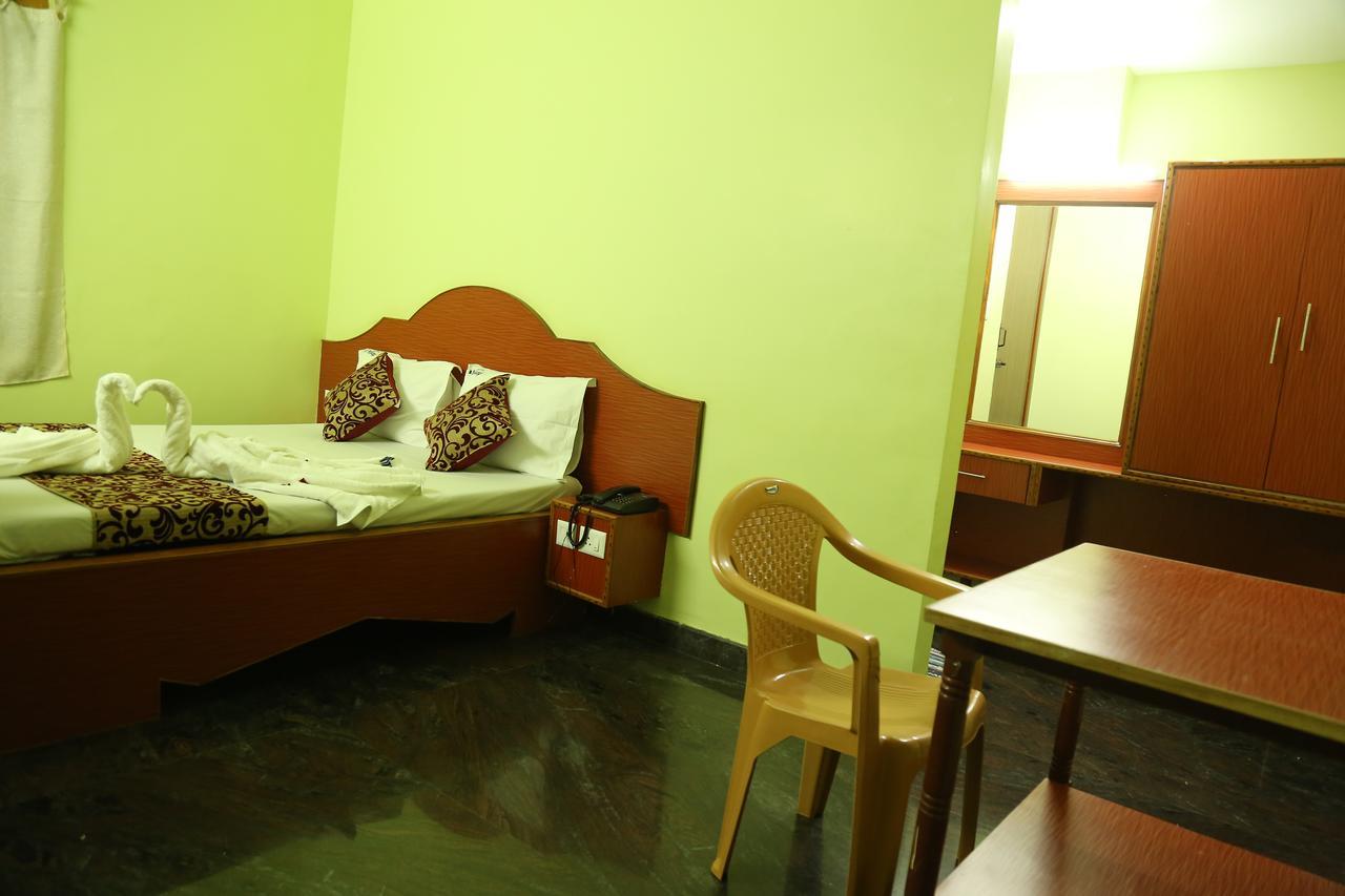 Hotel Vijay Pollachi Ngoại thất bức ảnh
