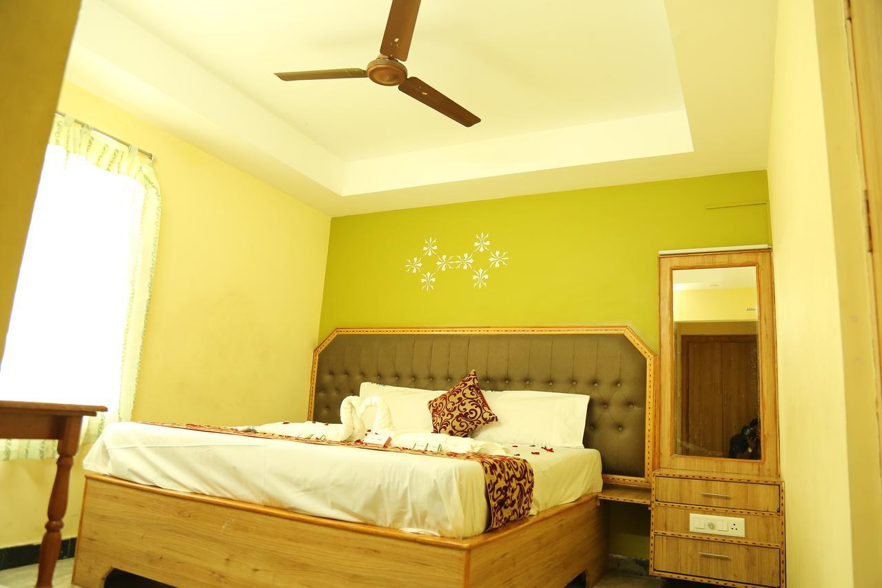 Hotel Vijay Pollachi Ngoại thất bức ảnh