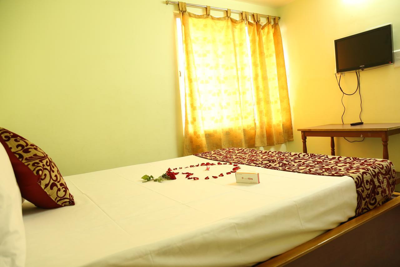 Hotel Vijay Pollachi Ngoại thất bức ảnh