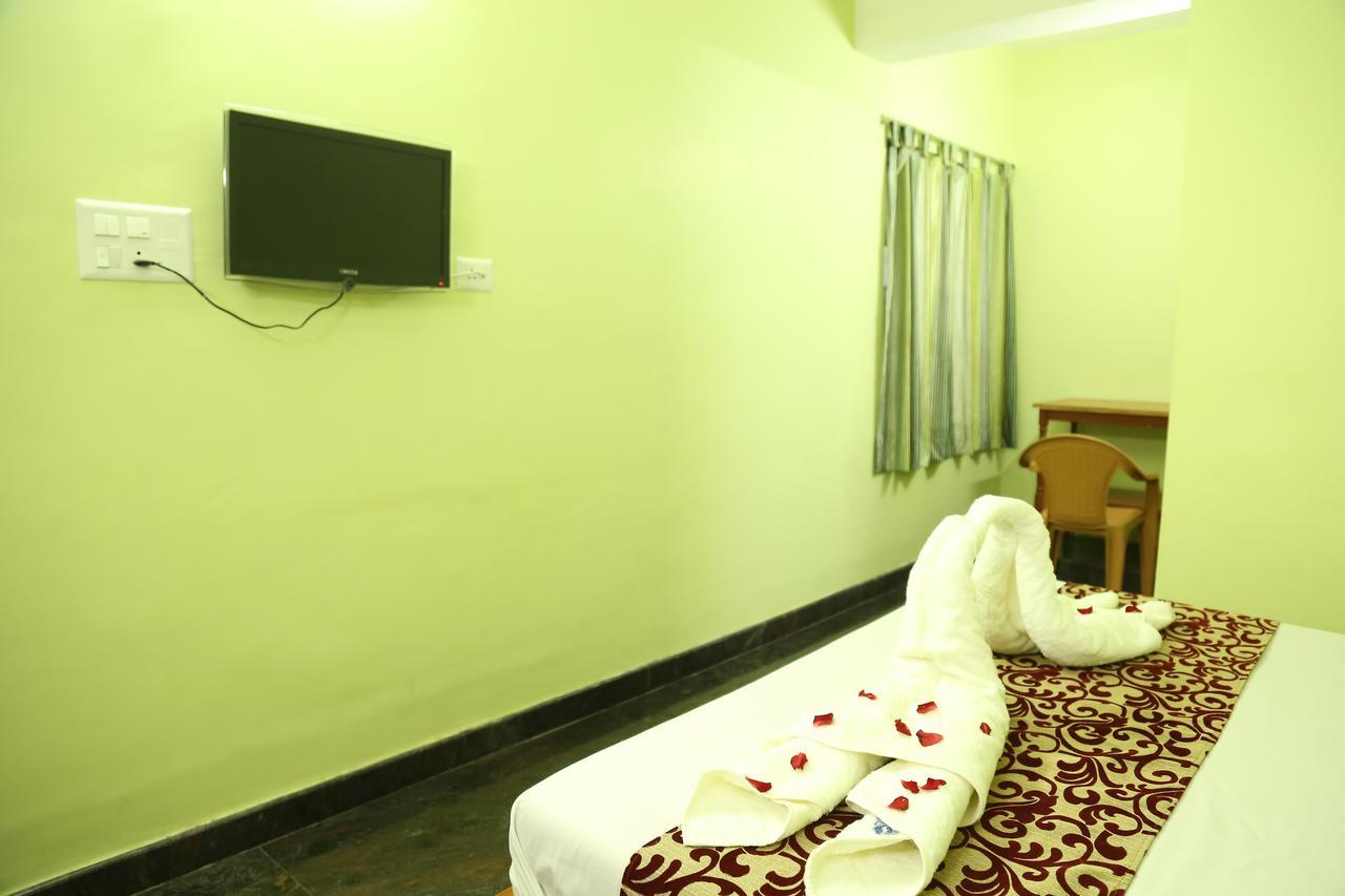 Hotel Vijay Pollachi Ngoại thất bức ảnh